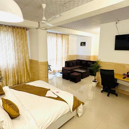 Hotel Relax In - Noida Sector 18 Exteriör bild