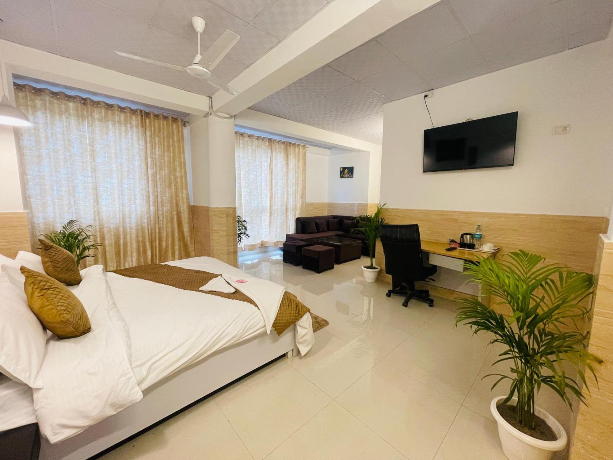 Hotel Relax In - Noida Sector 18 Exteriör bild