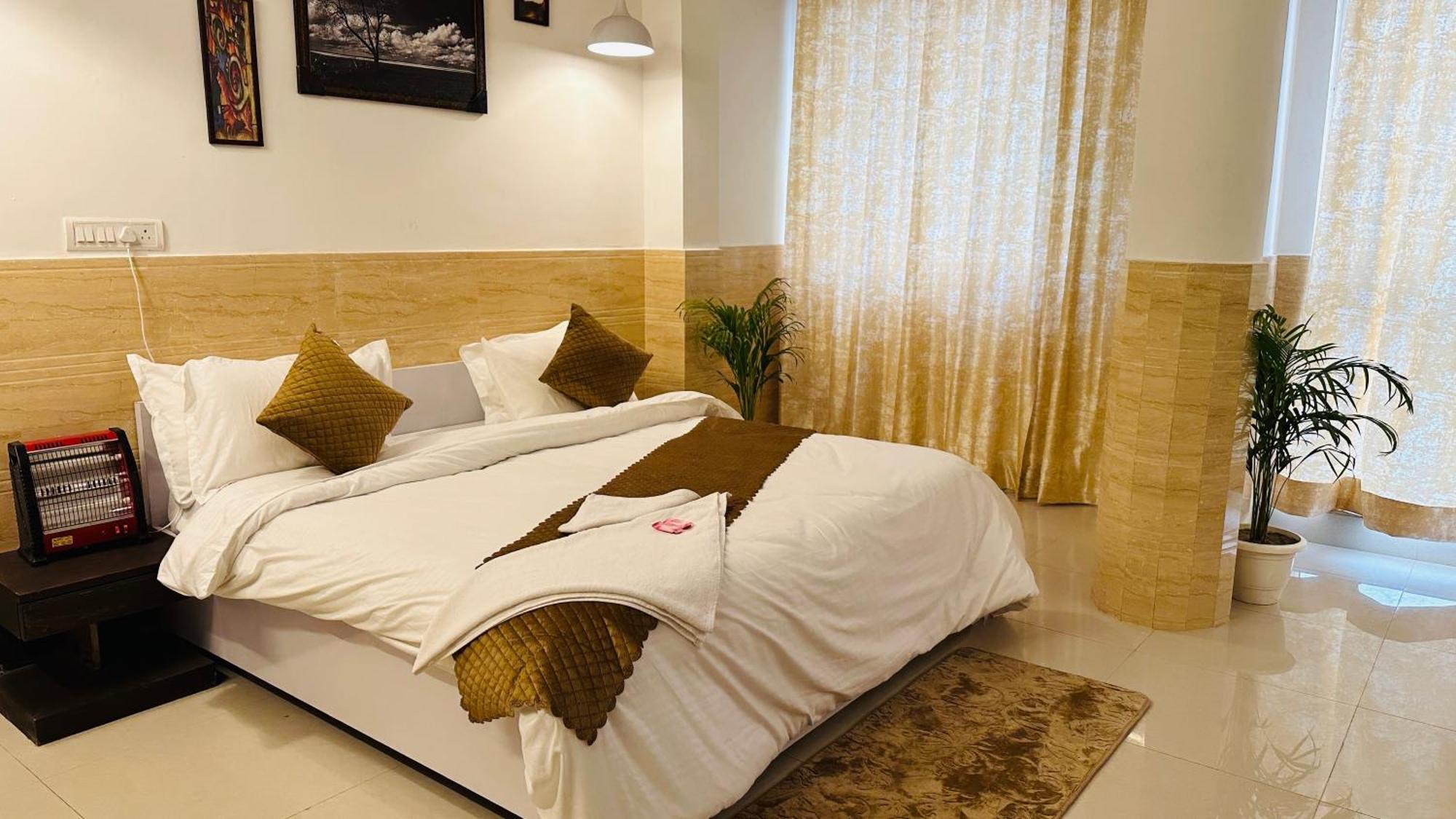 Hotel Relax In - Noida Sector 18 Exteriör bild