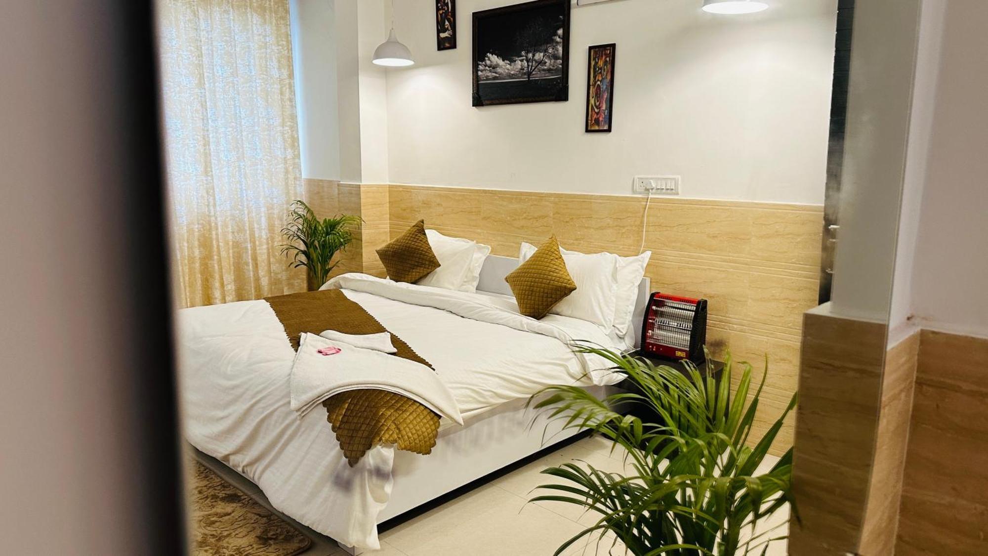 Hotel Relax In - Noida Sector 18 Exteriör bild