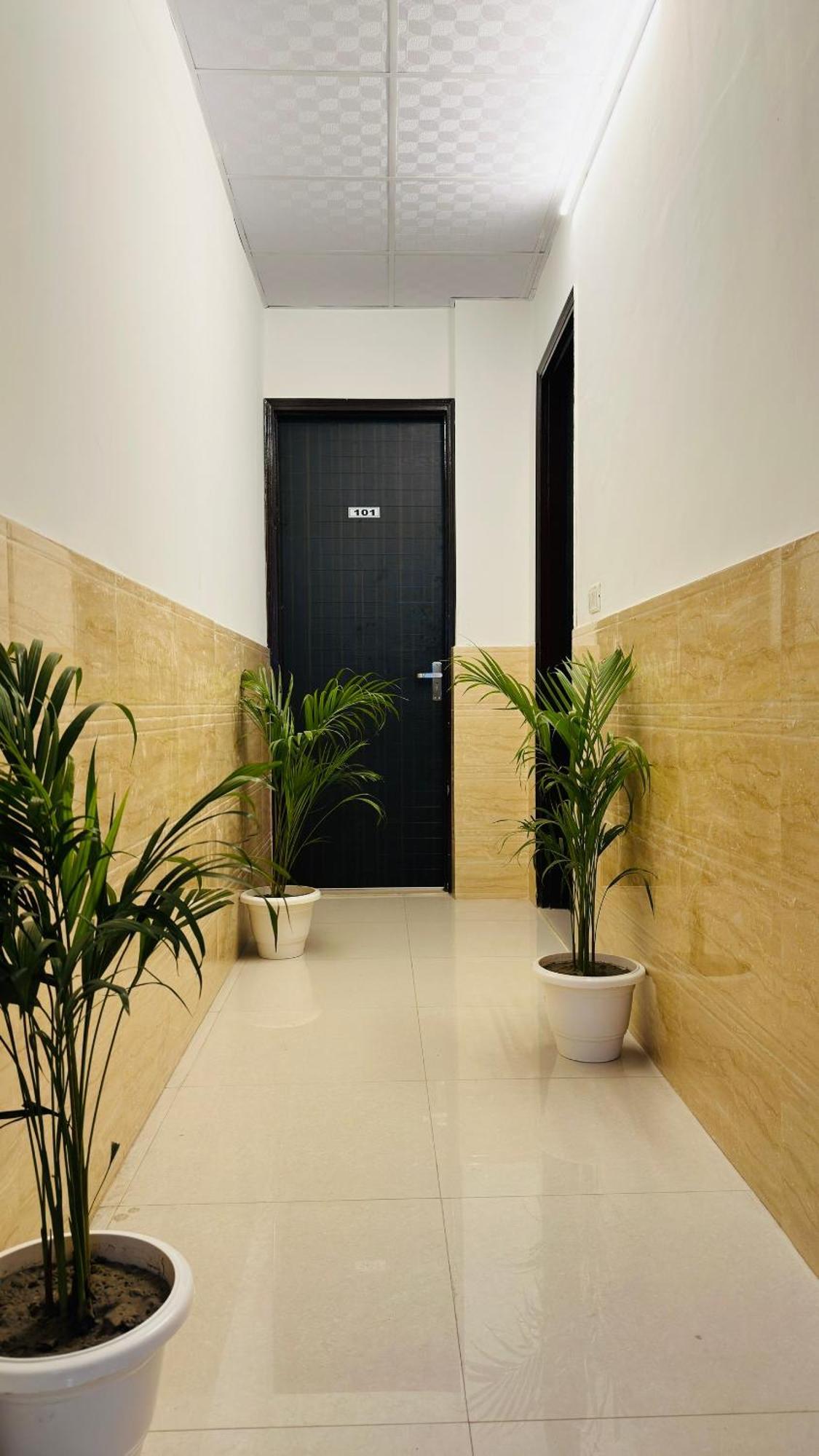 Hotel Relax In - Noida Sector 18 Exteriör bild