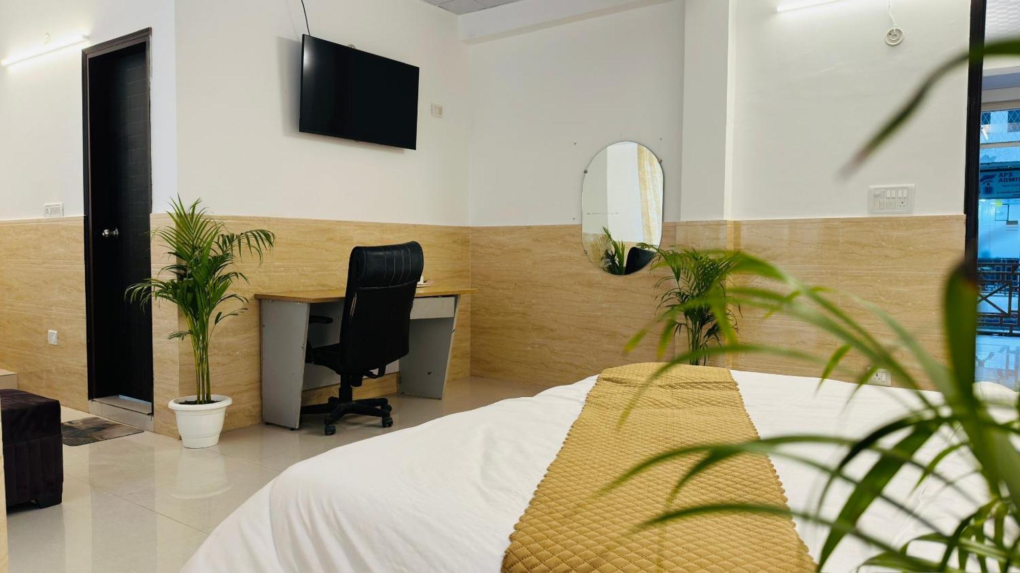 Hotel Relax In - Noida Sector 18 Exteriör bild