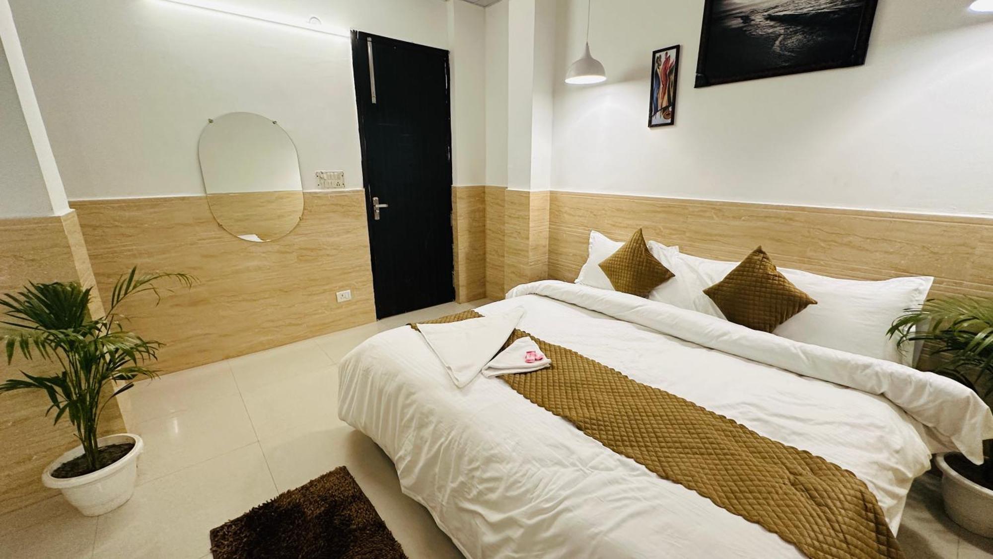 Hotel Relax In - Noida Sector 18 Exteriör bild