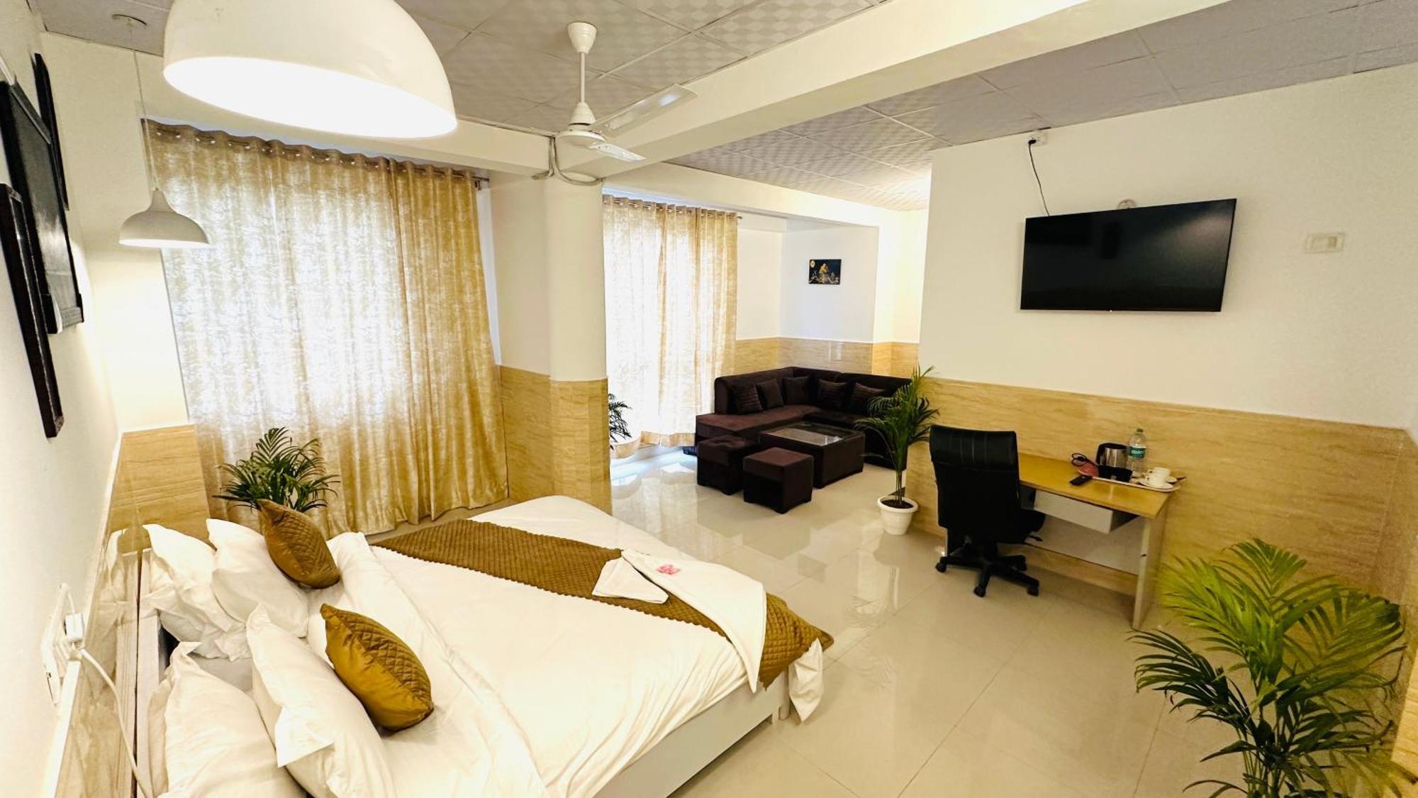 Hotel Relax In - Noida Sector 18 Exteriör bild