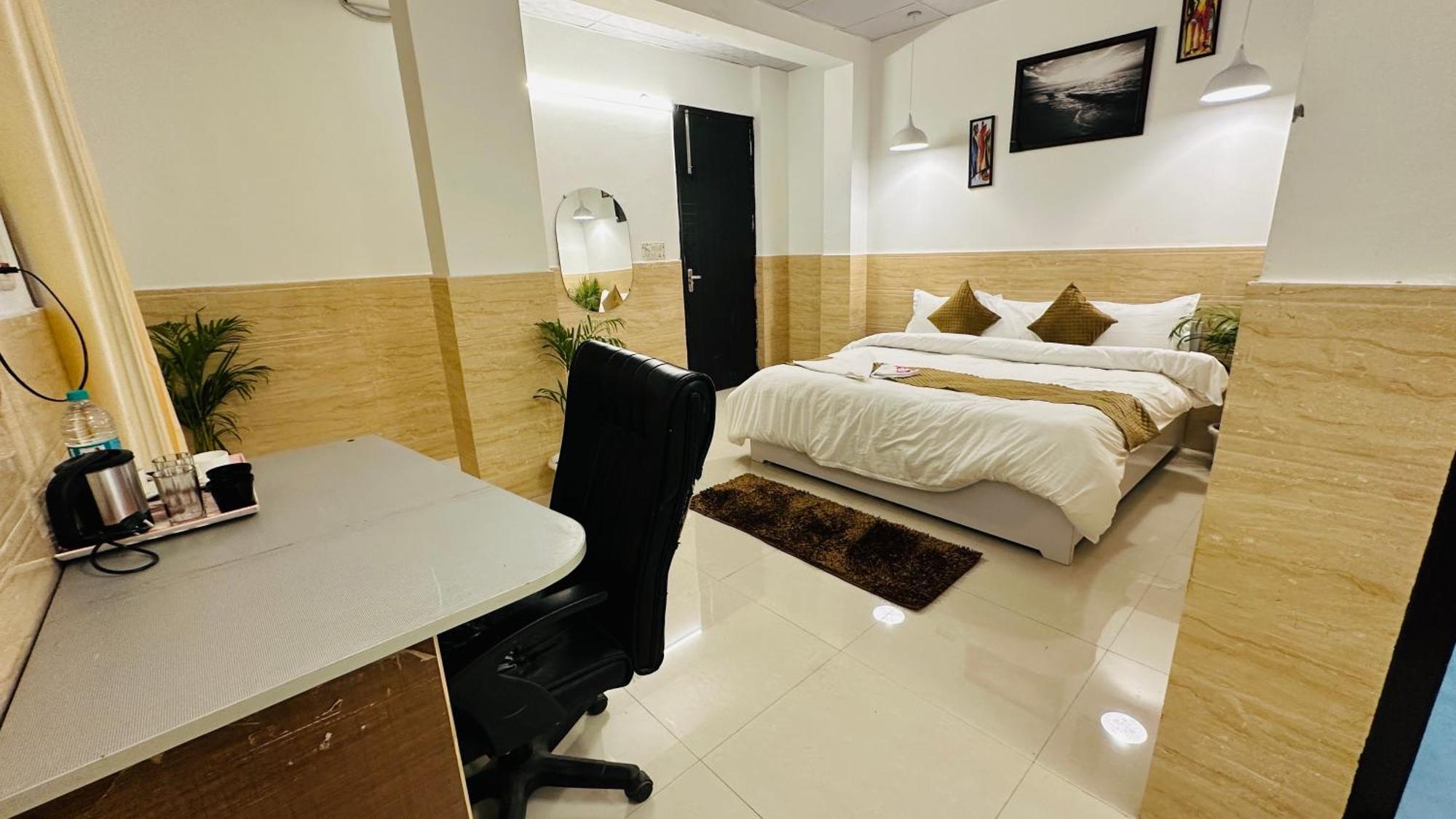 Hotel Relax In - Noida Sector 18 Exteriör bild