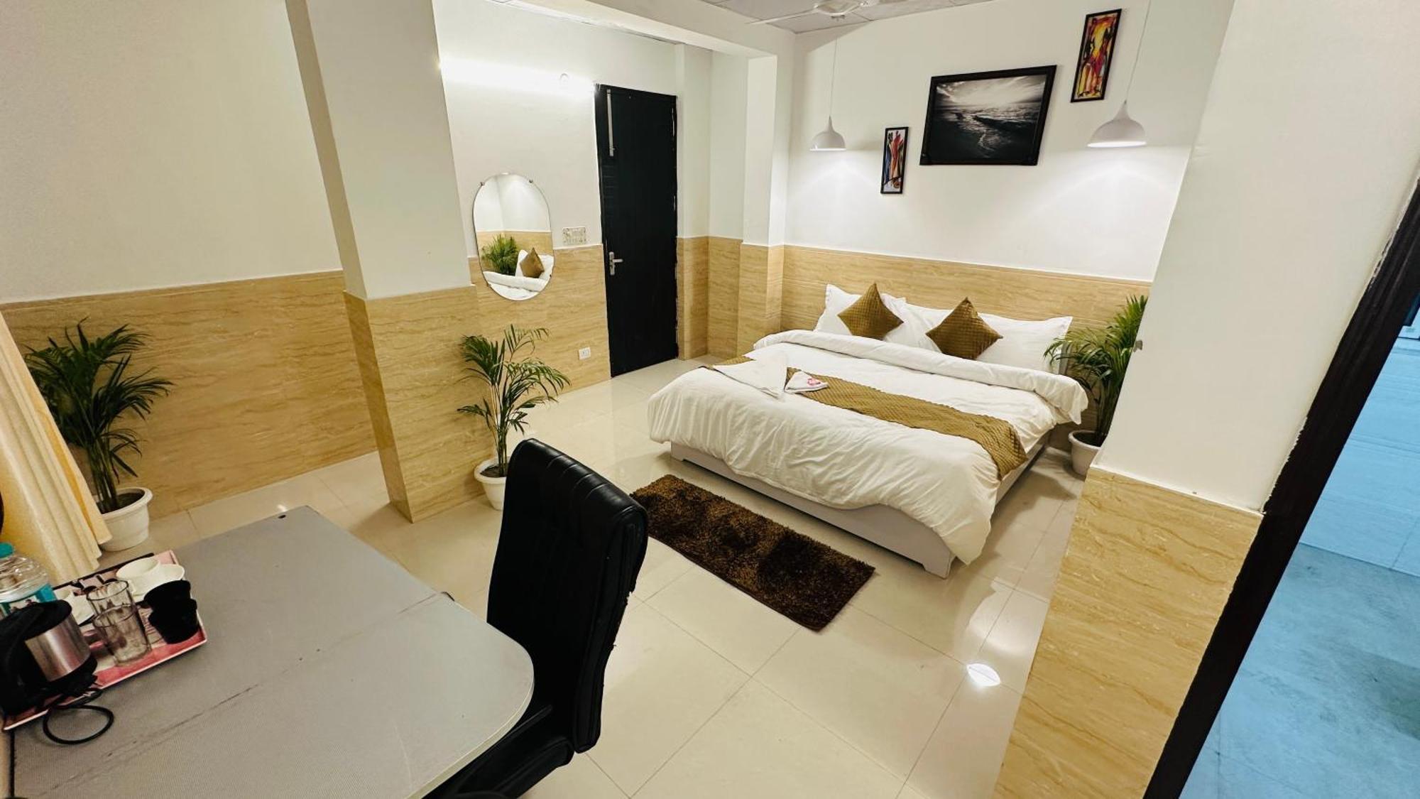 Hotel Relax In - Noida Sector 18 Exteriör bild